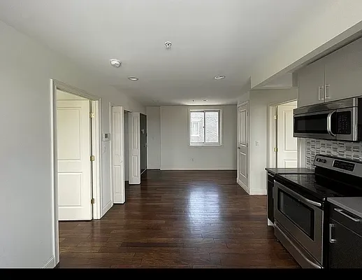 Rented by Celine Moradof-Nazarian, LREB | media 8