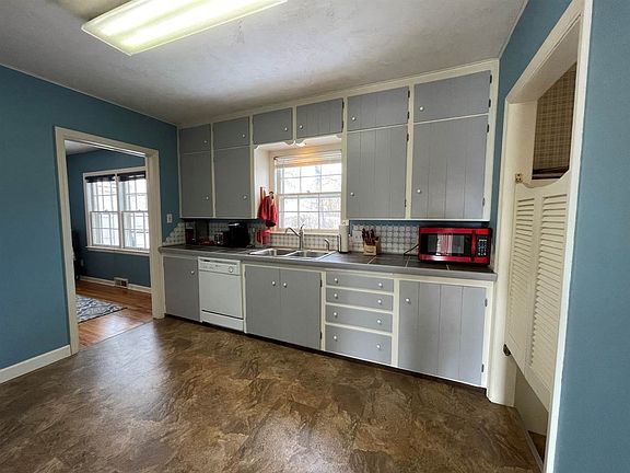 5th image of 224 Green St