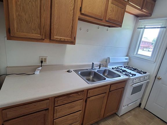 5th image of 115 W Spruce St APT 2