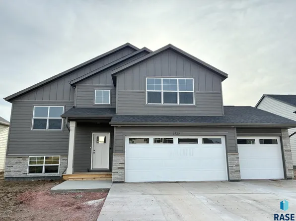 5925 S Coneflower Ave, Sioux Falls, SD 57108