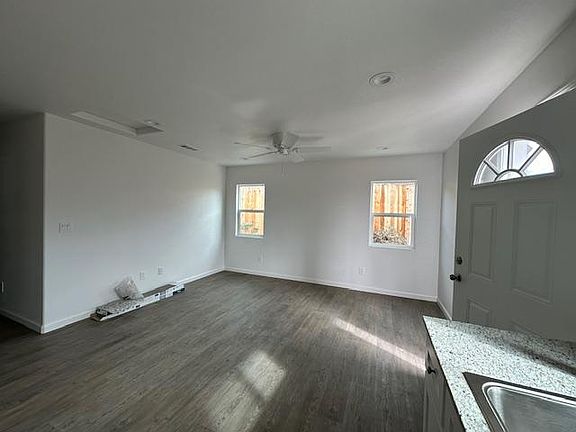 4th image of 3948 Berrywood Dr #B