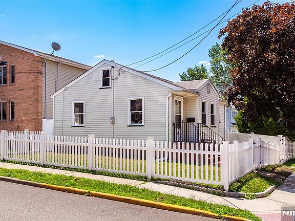 2nd image of 517 1st St