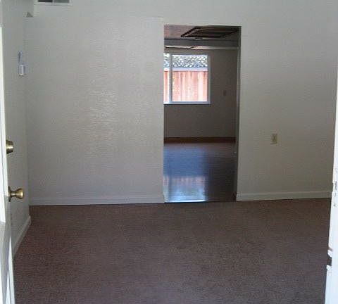 3rd image of 1415 Oak Ave
