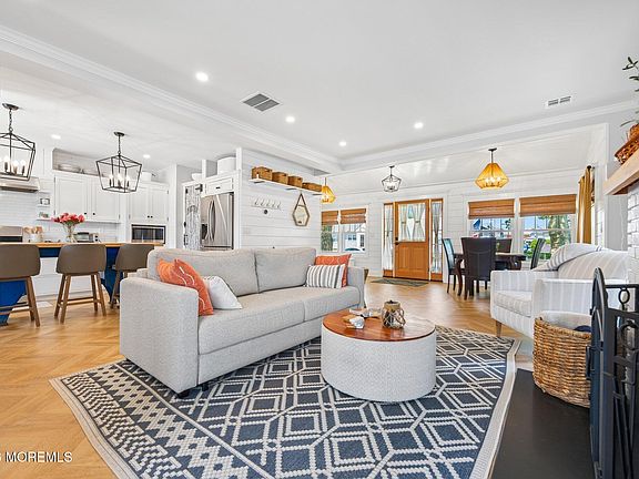 3rd image of 511 Jefferson Avenue