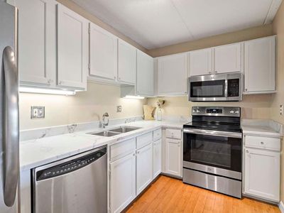 10411 Cedar Lake Rd APT 413, Minnetonka, MN, 55305