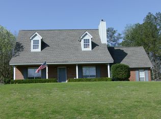 184 Richfield Rd, Deatsville, AL 36022