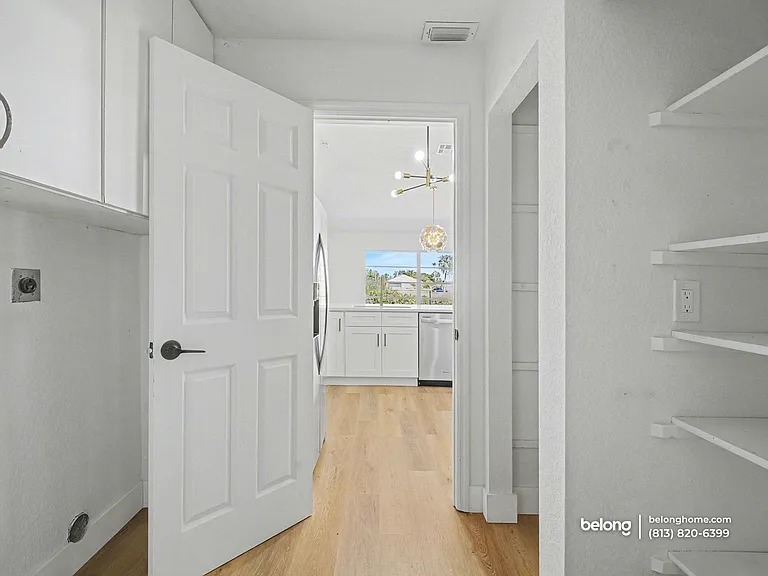527 Rotonda Cir — Photo 9