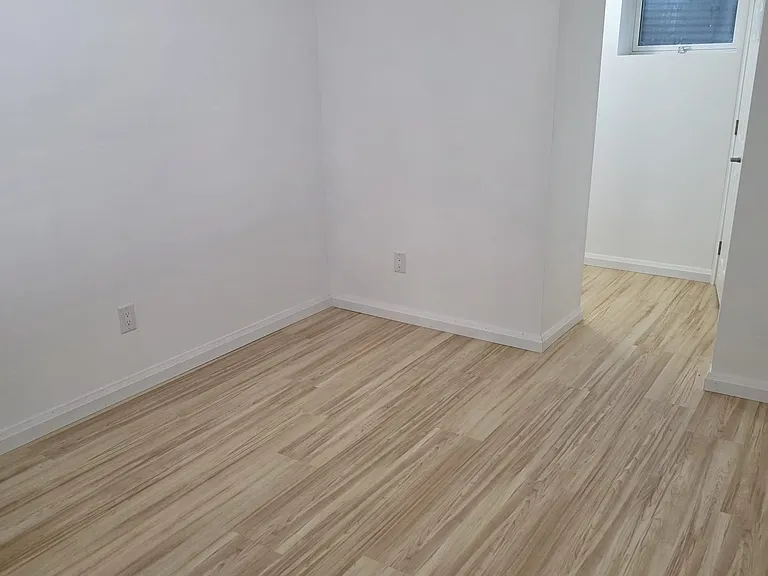 211 Cochrane Rd #BASEMENT — Photo 7