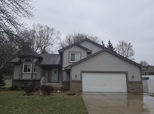9403 Lakeside Trl, Champlin, MN 55316