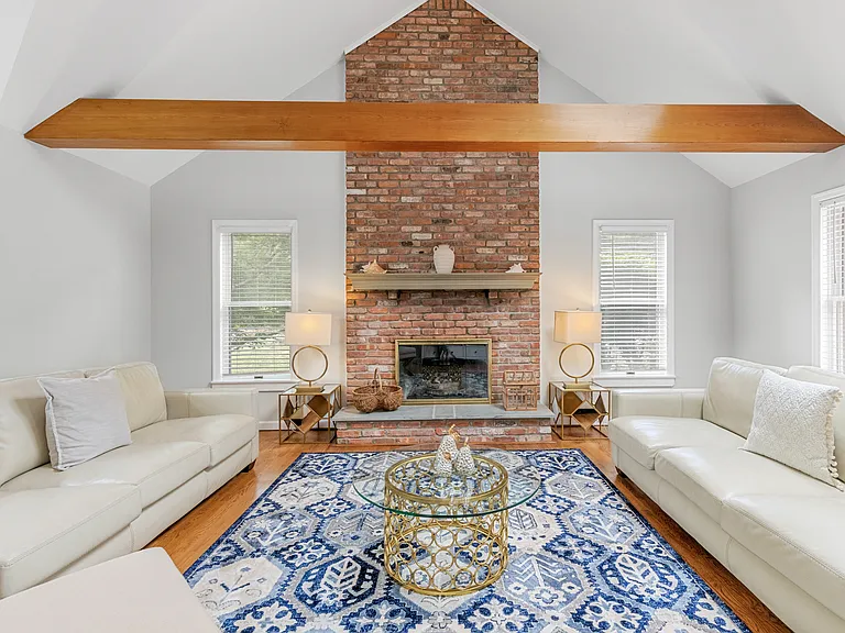 21 Eastway Dr — Photo 7