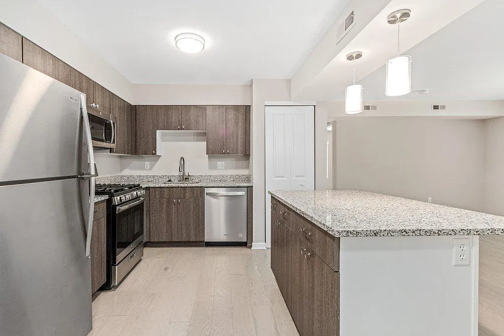 1 bed, 650 sqft, $1,050 — Photo 1