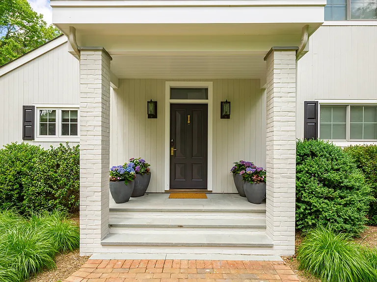 331 Meadows W — Photo 6