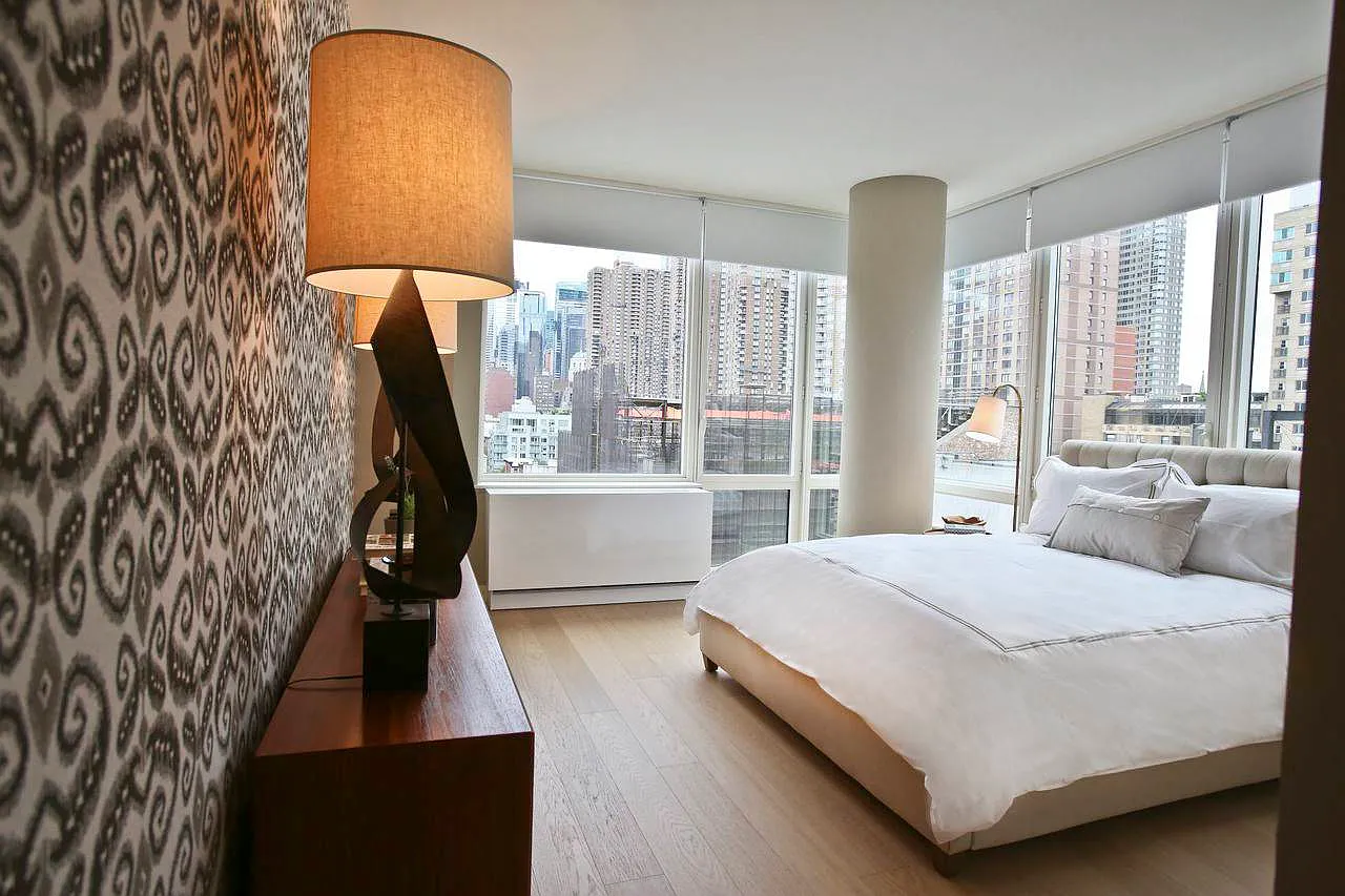 550 West 45th Street — Photo 3