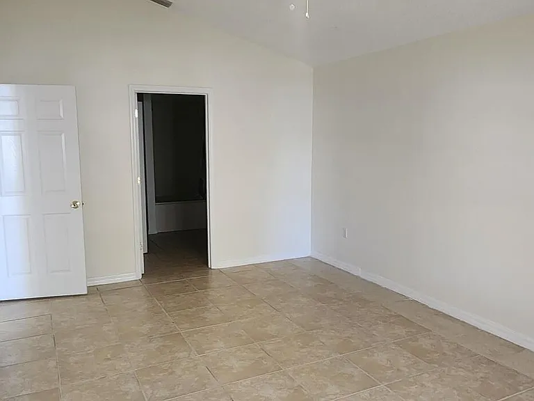 1807 Edith St NE — Photo 16
