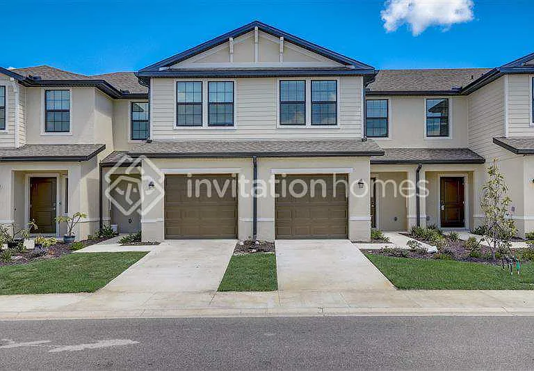 1927 E Landings Way — Photo 1
