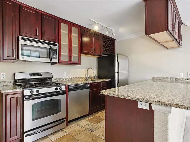 700 E 8th St #5B — Photo 3