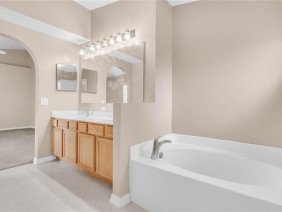 4th image of 2999 Elbib Dr