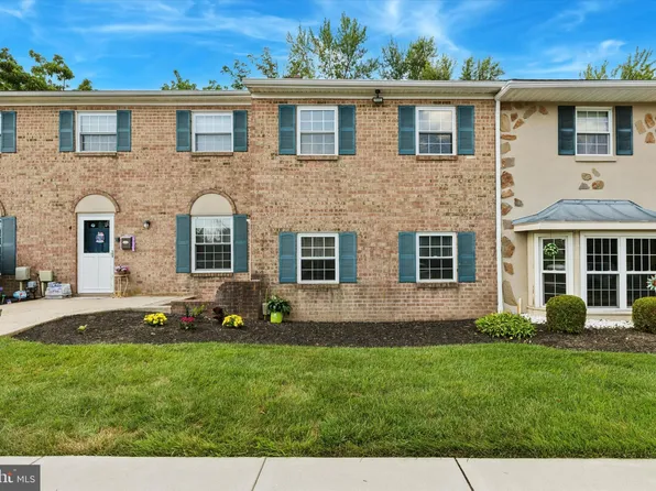 6 Delancy Ct, North Wales, PA 19454