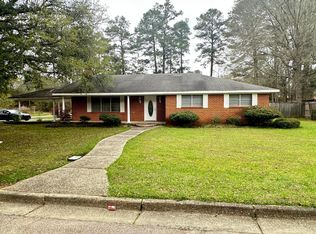 901 Sunset Cir, Columbia, MS 39429