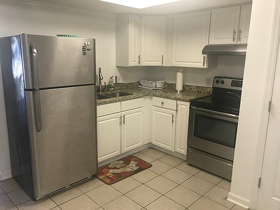 Kitchen (does not include dishwasher)