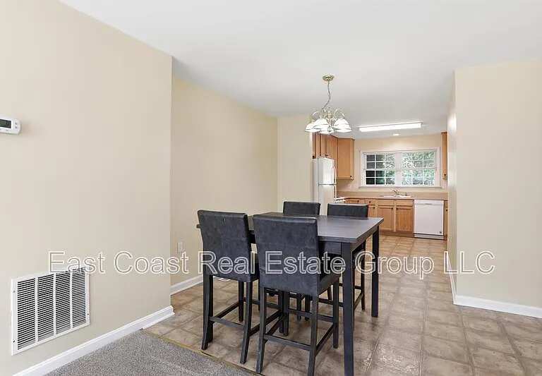 24 Mabel Ln — Photo 9