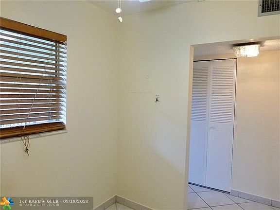 5th image of 1800 N Lauderdale Ave APT 1302