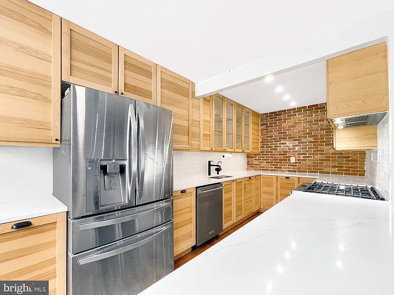 2725 39th St NW #209 — Photo 4