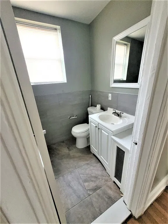 207-208 S Harrison St — Photo 2