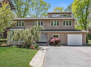 35 Stratford Ave, Dix Hills, NY 11746