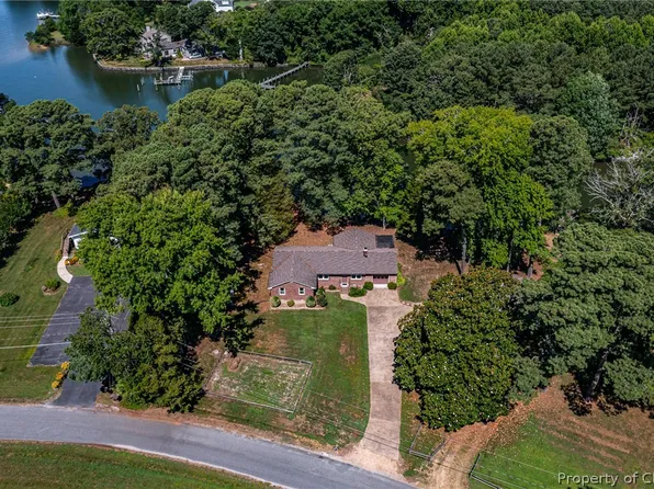 64 South Dr, Kilmarnock, VA 22482