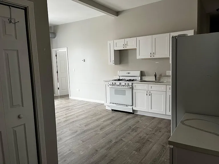 543 N Noble St — Photo 4