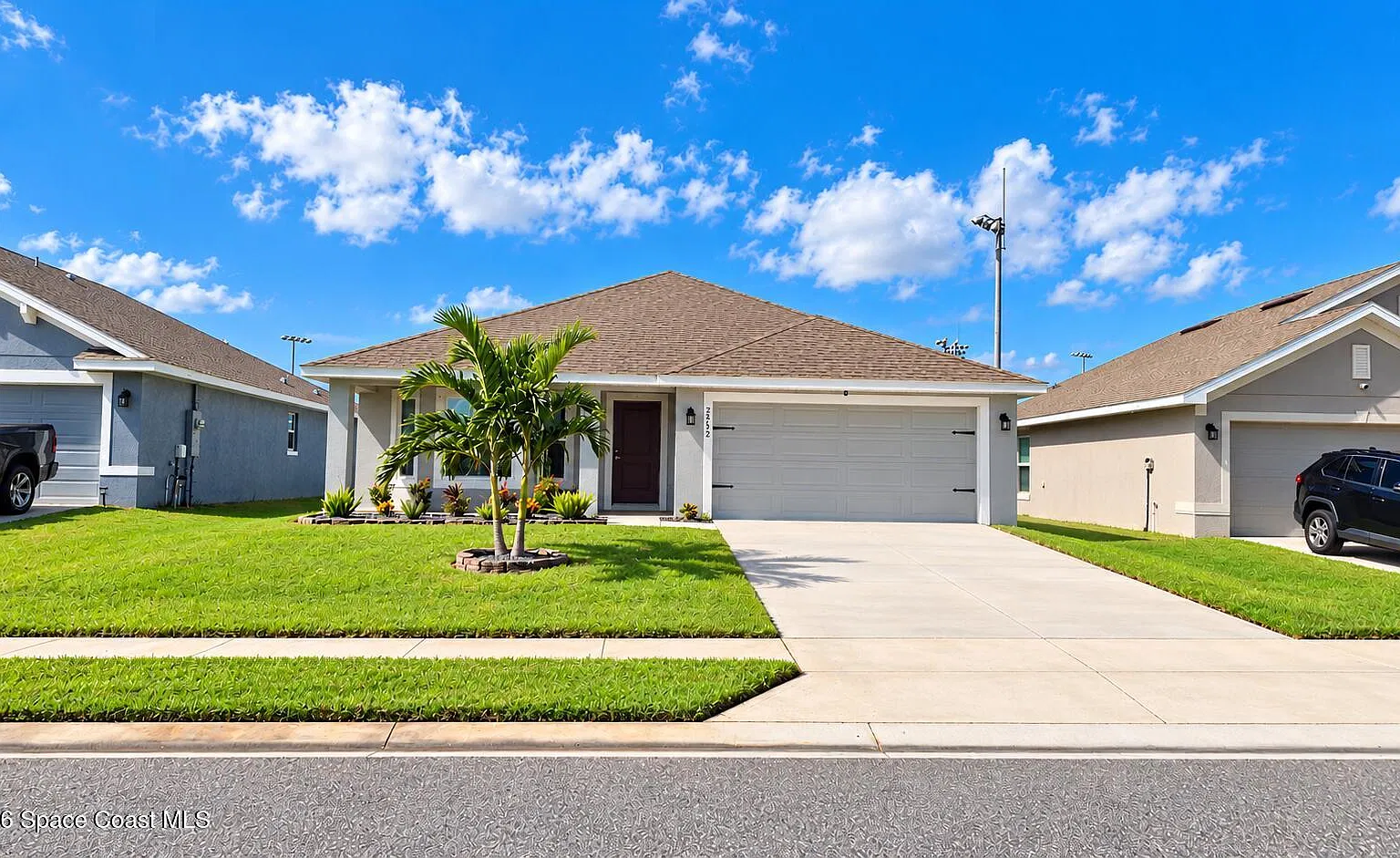 3 bed, 2.0 bath, 1762 sqft, $2,200 — Photo 2