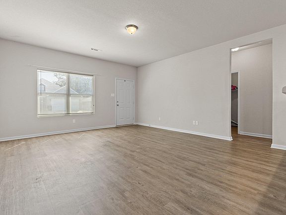 5th image of 2145 Mary Alice Dr