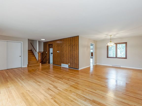 3rd image of 26W115 Blackhawk Dr