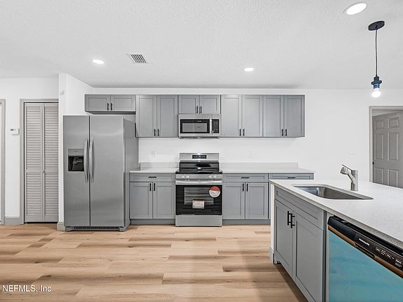 3rd image of 47 HUTCHINSON Road