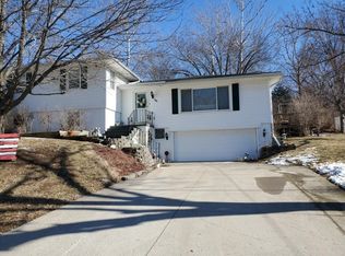 707 N 7th St, Wathena, KS 66090