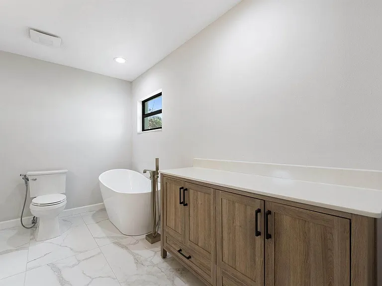 4003 S Indian River Dr — Photo 16