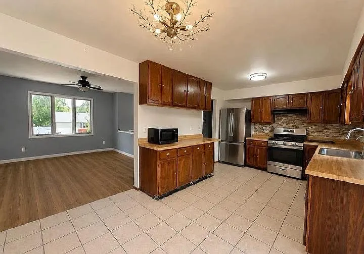 23 McDonald Dr — Photo 2