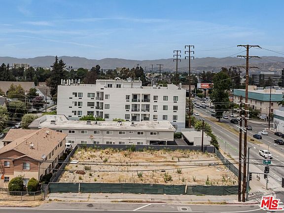 2nd image of 11003 Moorpark