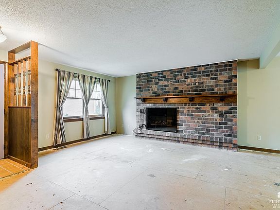 4th image of 338 Twykingham Pl