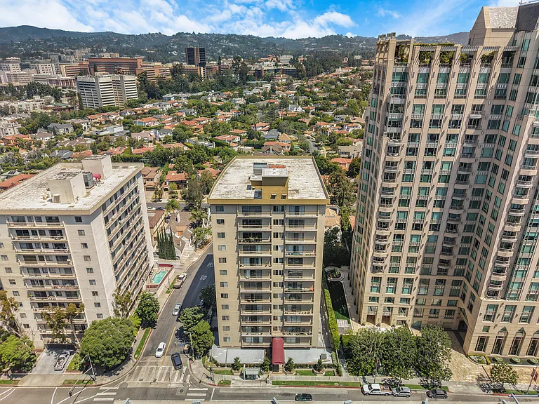 10747 Wilshire Blvd #902 — Photo 22