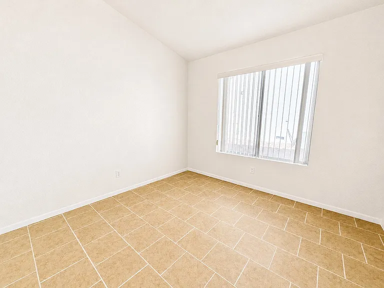 2054 Cardigan Ave — Photo 18