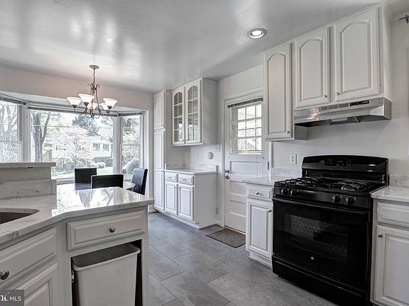 5th image of 8612 Sinon St