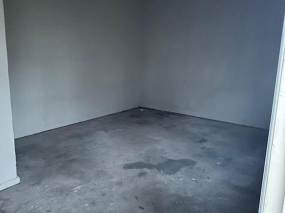 4th image of 1530 N Park Dr