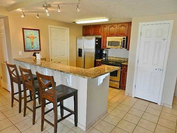4th image of 118 38th St #14