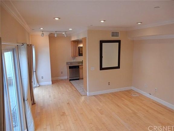 3rd image of 5335 Cartwright Ave Unit 6
