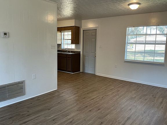 3rd image of 707 Boyd Ct