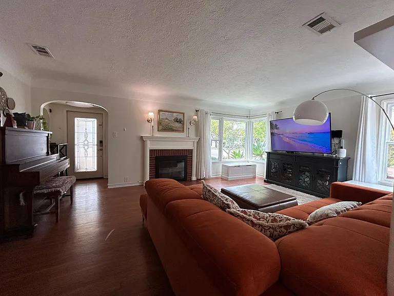 2190 Oregon Ave — Photo 8