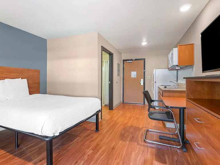 Deluxe Studio - 1 Full Bed