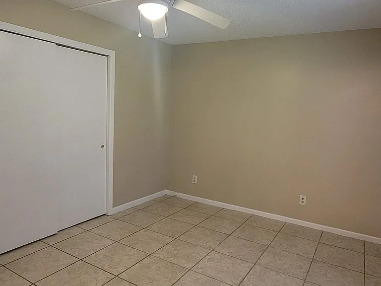 8812 Pembroke Ct N — Photo 7